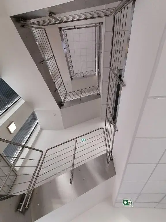 Nerezová zábradlí a schodiště