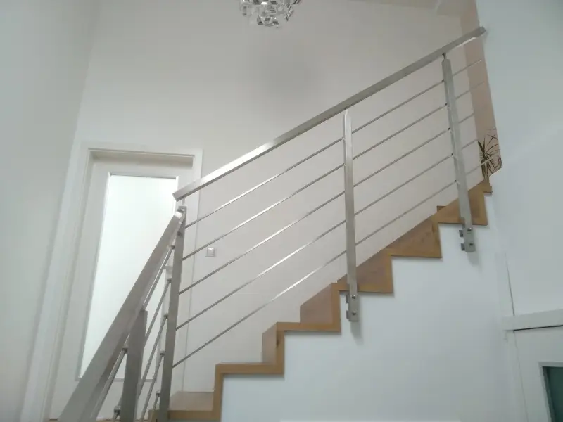 Nerezová zábradlí a schodiště