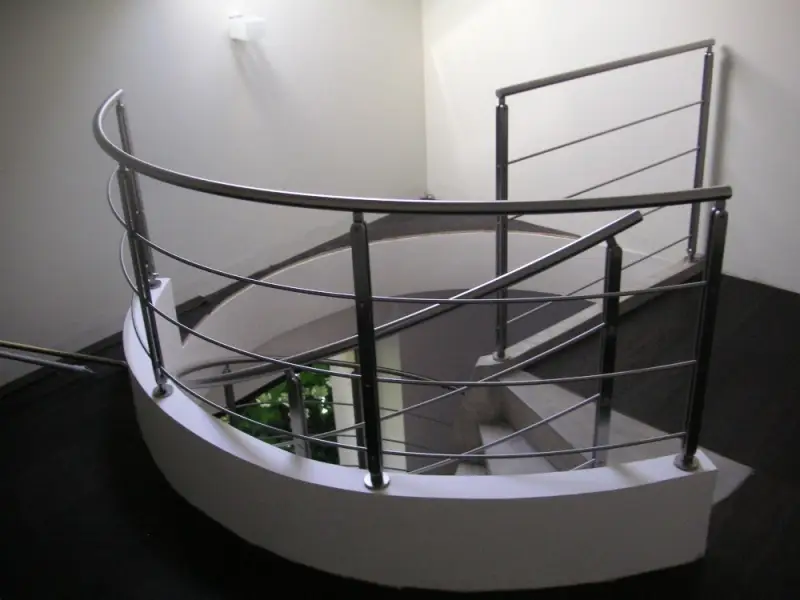 Nerezová zábradlí a schodiště