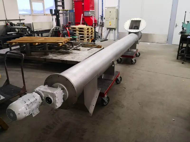 Nerezové stroje na míru