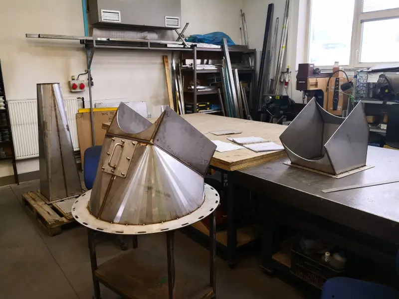 Nerezové stroje na míru