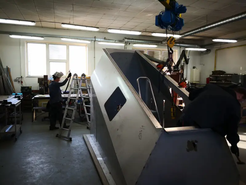 Nerezové stroje na míru