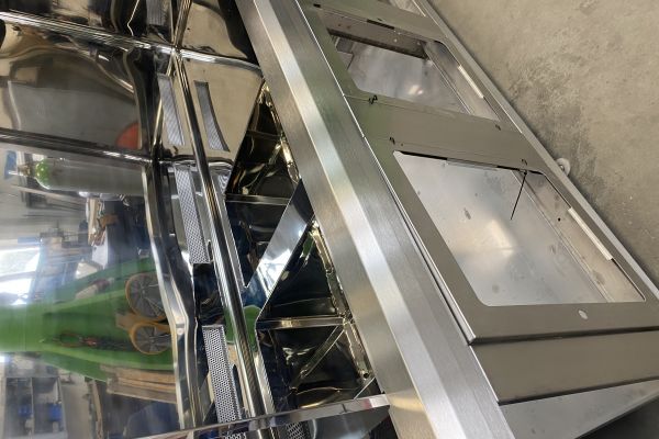 Stainles steel working station - mirror polished surface 04